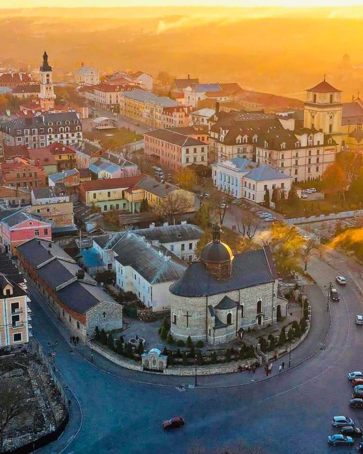 Квартира В Центрі Старого Міста З Окремим Входом Kamianets-Podilskyi Exterior foto
